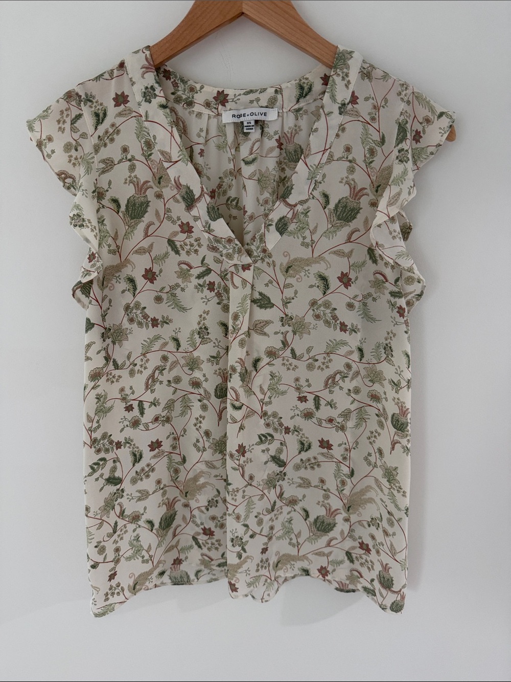 Rose & Olive Cream Floral V-Neck Flutter Sleeve Top Size XS